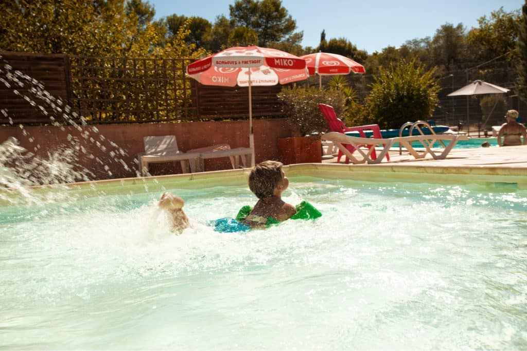 piscine avec pataugeoire dans le Gard
